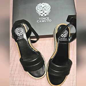 EUC Vince Camuto Black Adjustable Velcro Ankle Strap Sandals Size 7.5